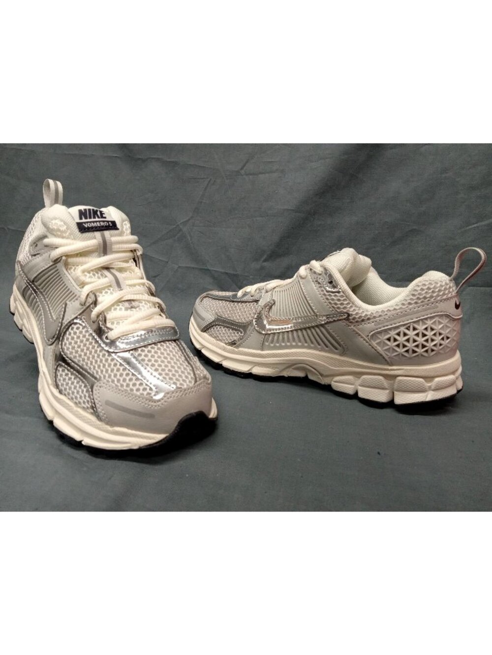 Nike Vomero 5 (GS) Photon Dust Chrome Gridiron Girls Size 7 NEW IN BOX !